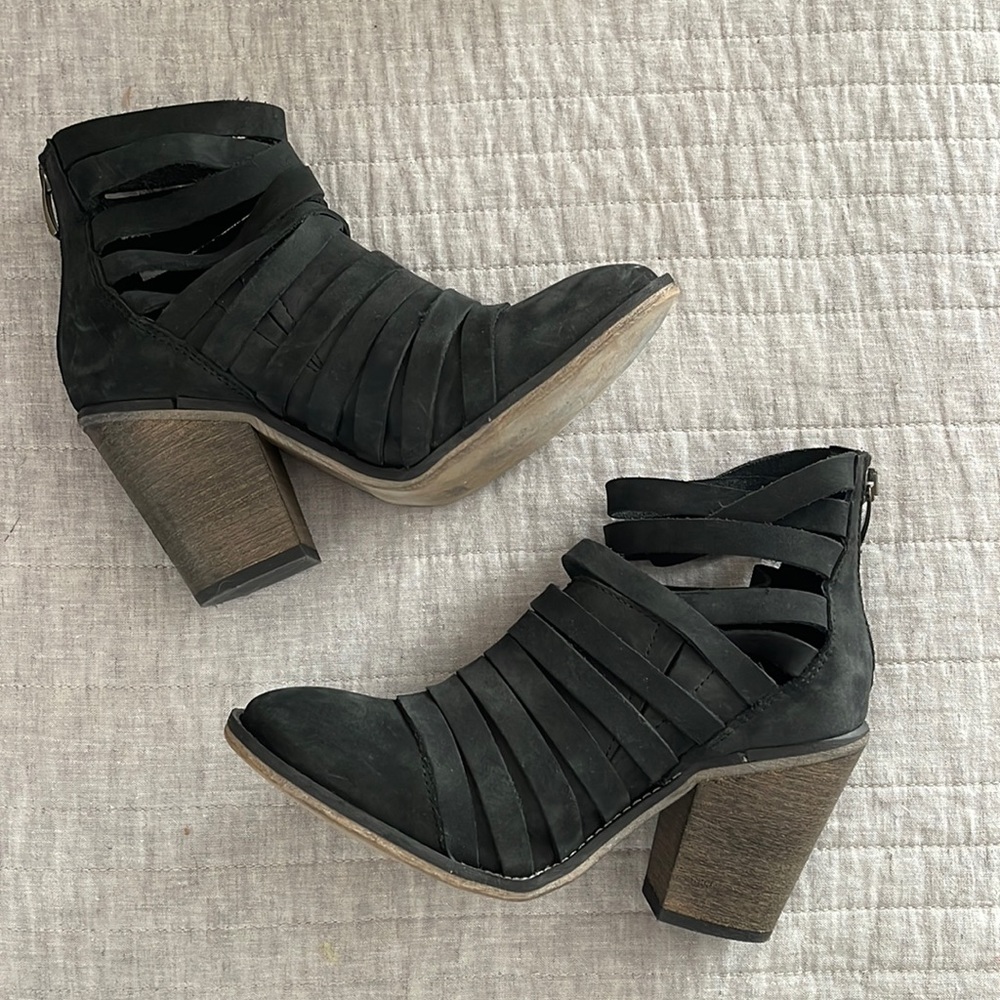 FREE PEOPLE BOOTIES 7 NEVER WORN